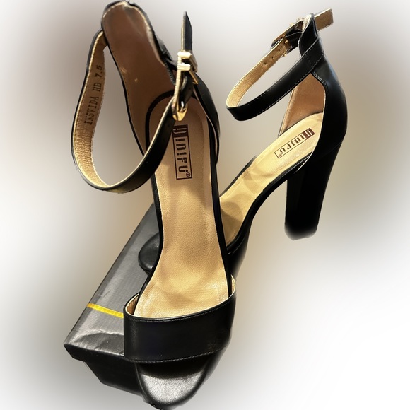 IDIFU Black Platform Sandals - Picture 2 of 3